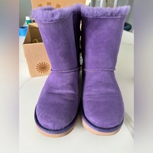 Ugg  Bailey Bow size 5